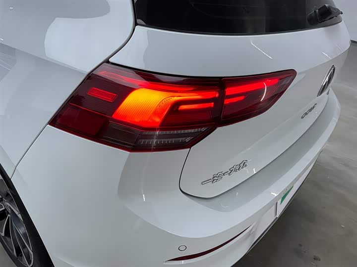 Фото 34 - Volkswagen Golf