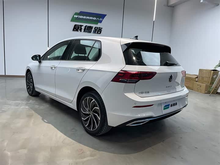 Фото 4 - Volkswagen Golf