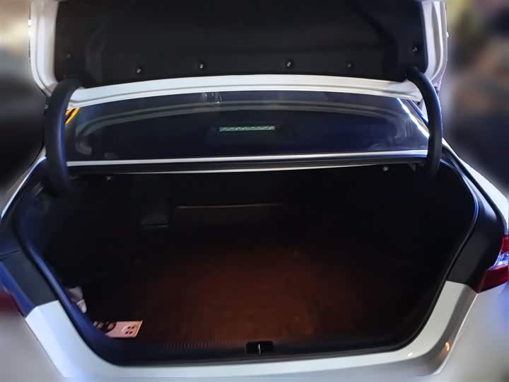 Фото 10 - Toyota Camry