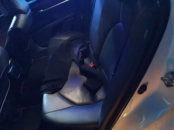 Фото 15 - Toyota Camry