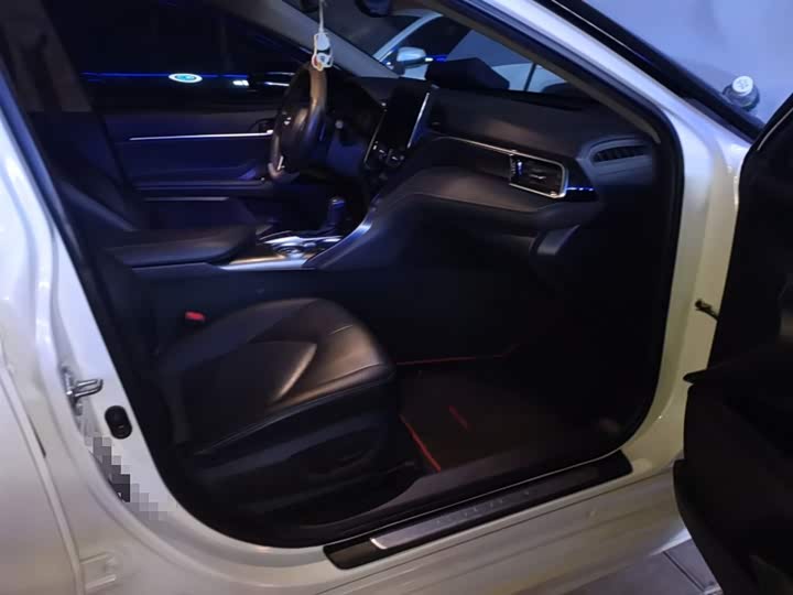 Фото 20 - Toyota Camry