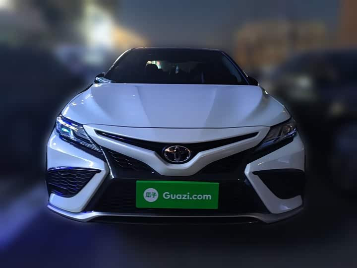 Фото 24 - Toyota Camry