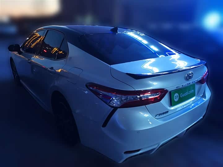 Фото 27 - Toyota Camry