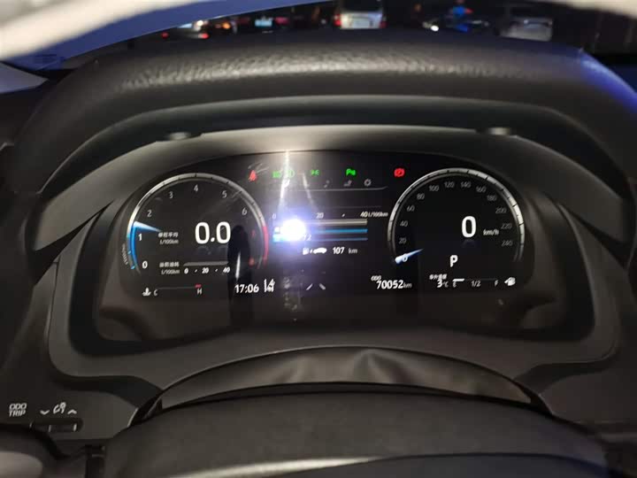 Фото 4 - Toyota Camry