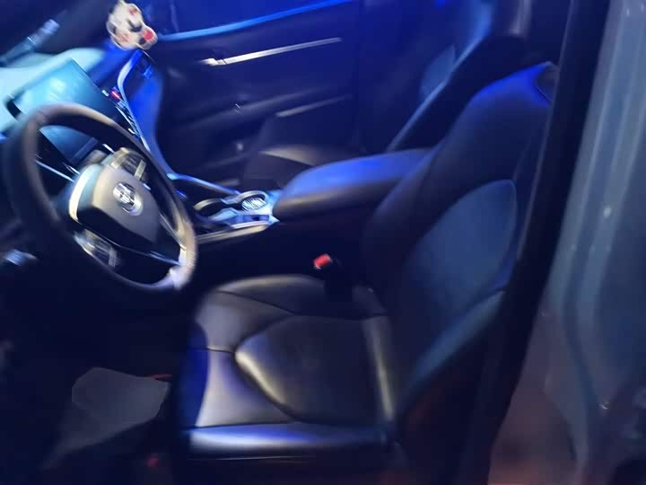 Фото 8 - Toyota Camry