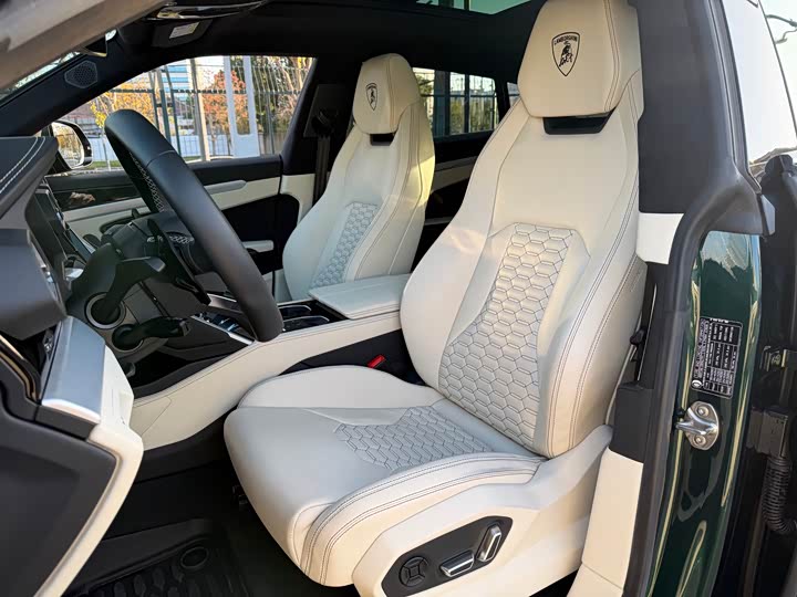 Фото 11 - Lamborghini Urus