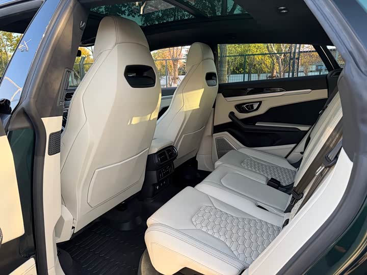 Фото 12 - Lamborghini Urus