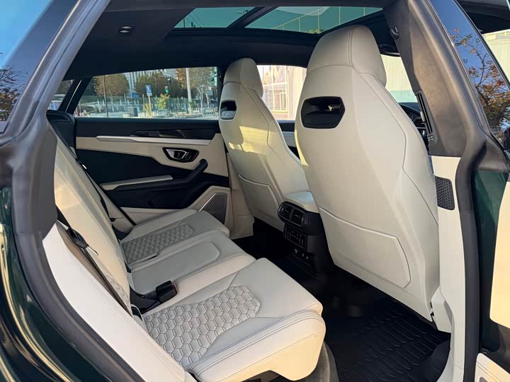 Фото 14 - Lamborghini Urus