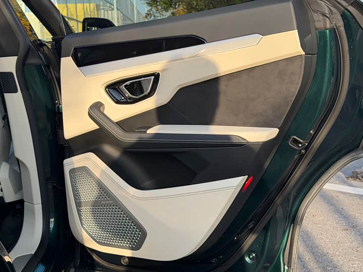 Фото 15 - Lamborghini Urus