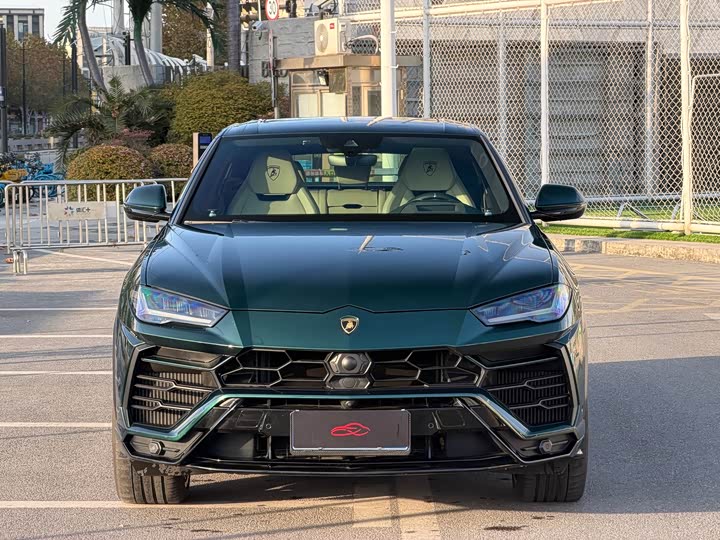 Фото 2 - Lamborghini Urus