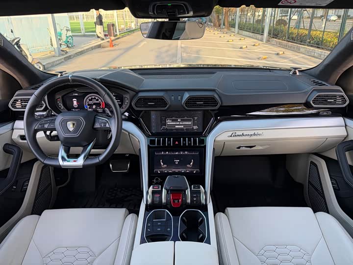 Фото 20 - Lamborghini Urus