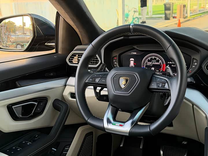 Фото 21 - Lamborghini Urus