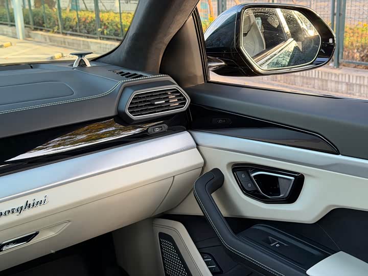 Фото 22 - Lamborghini Urus