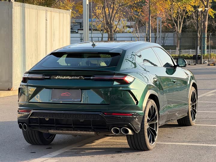 Фото 4 - Lamborghini Urus