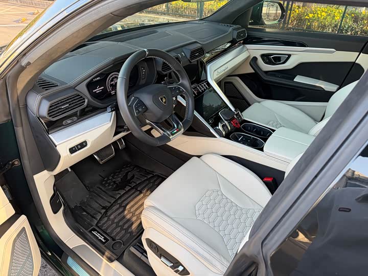 Фото 9 - Lamborghini Urus