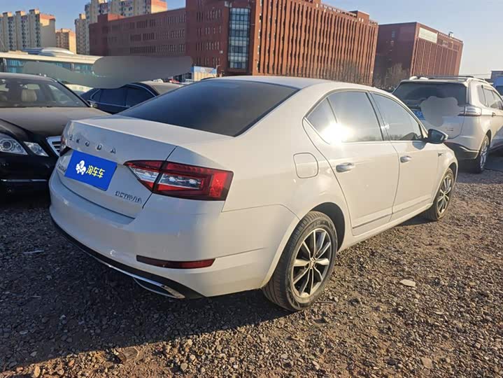 Фото 3 - Skoda Octavia Pro