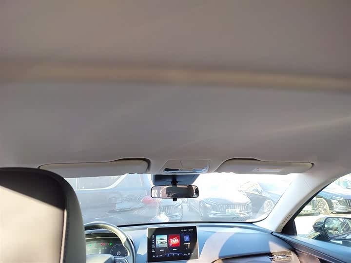 Фото 18 - Hongqi E-QM5