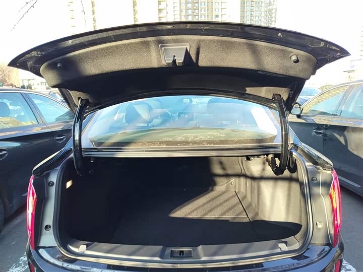 Фото 19 - Hongqi E-QM5