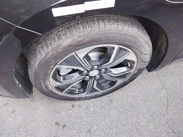 Фото 23 - Hongqi E-QM5