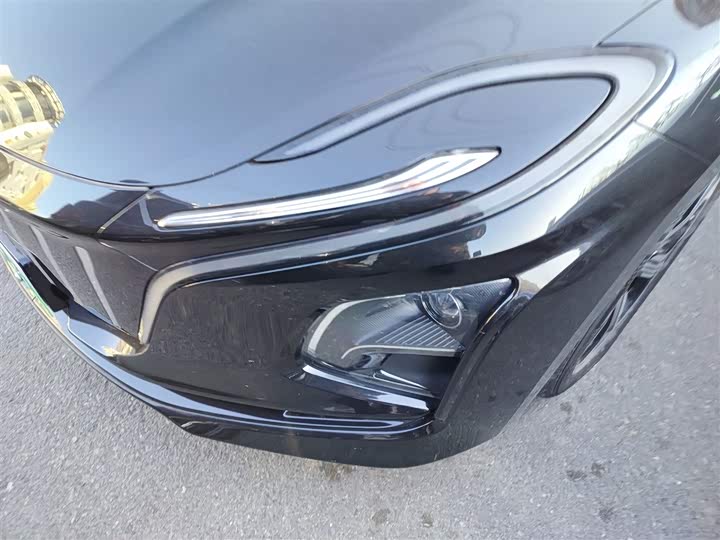 Фото 24 - Hongqi E-QM5