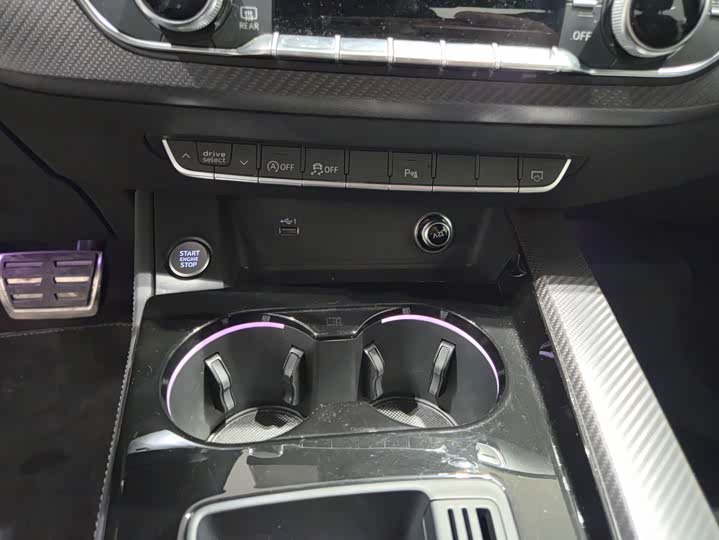 Фото 11 - Audi A4L