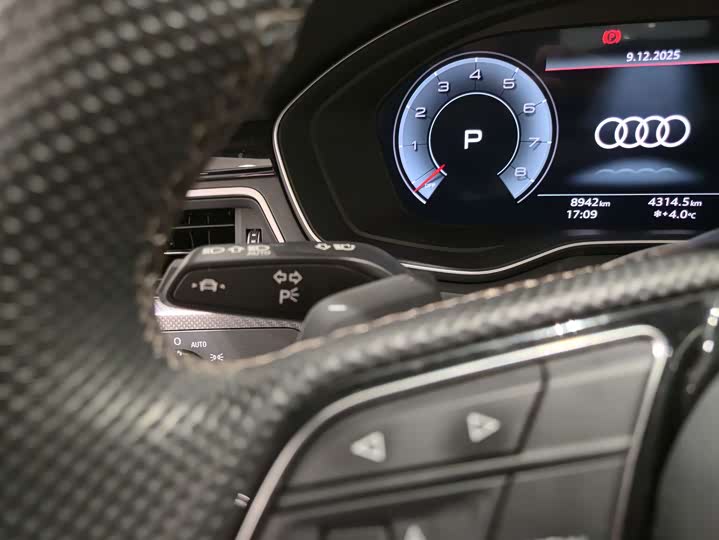 Фото 14 - Audi A4L