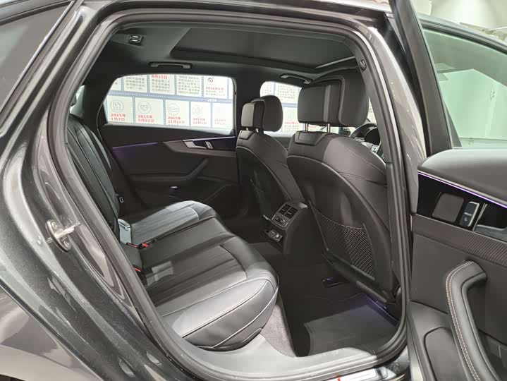 Фото 17 - Audi A4L