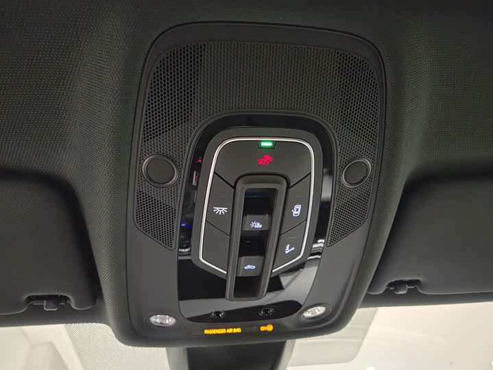 Фото 18 - Audi A4L