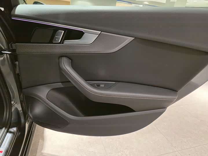 Фото 20 - Audi A4L