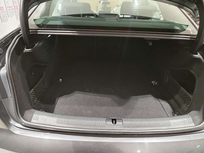 Фото 21 - Audi A4L