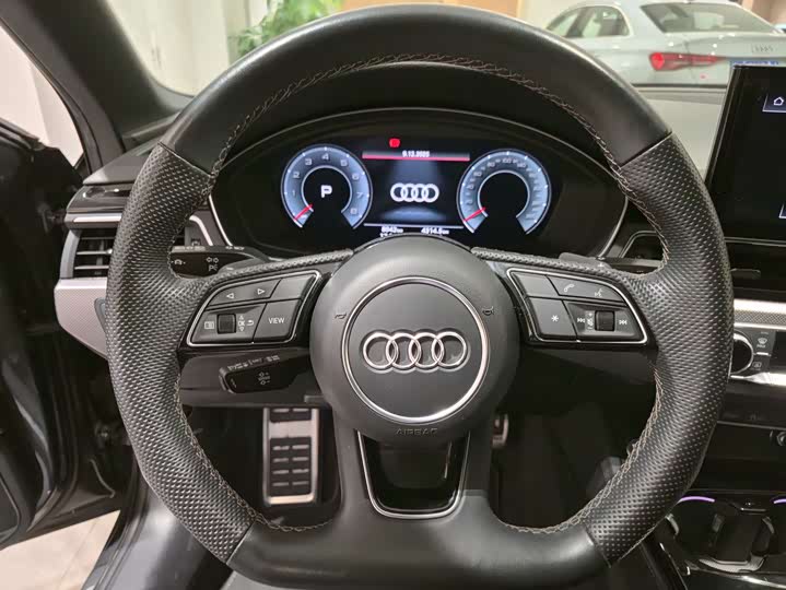 Фото 8 - Audi A4L