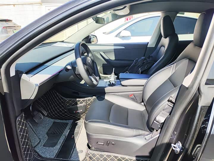 Фото 15 - Tesla Model Y