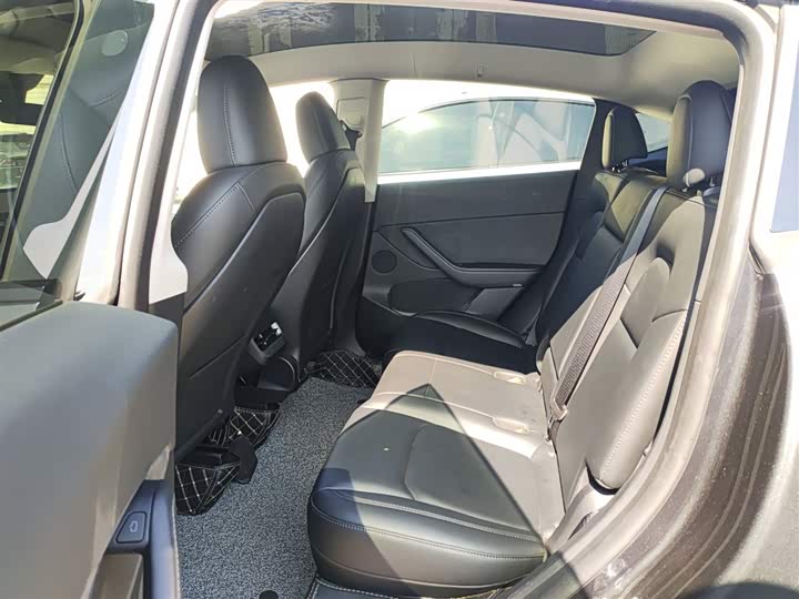 Фото 17 - Tesla Model Y