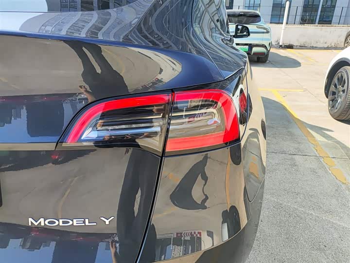 Фото 8 - Tesla Model Y