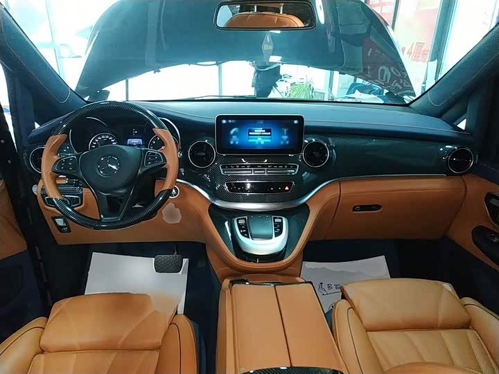 Фото 10 - Mercedes-Benz V-Class