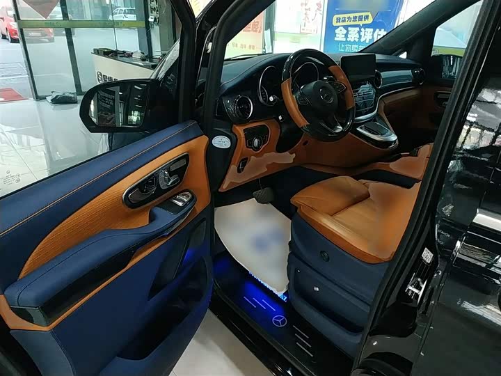 Фото 16 - Mercedes-Benz V-Class