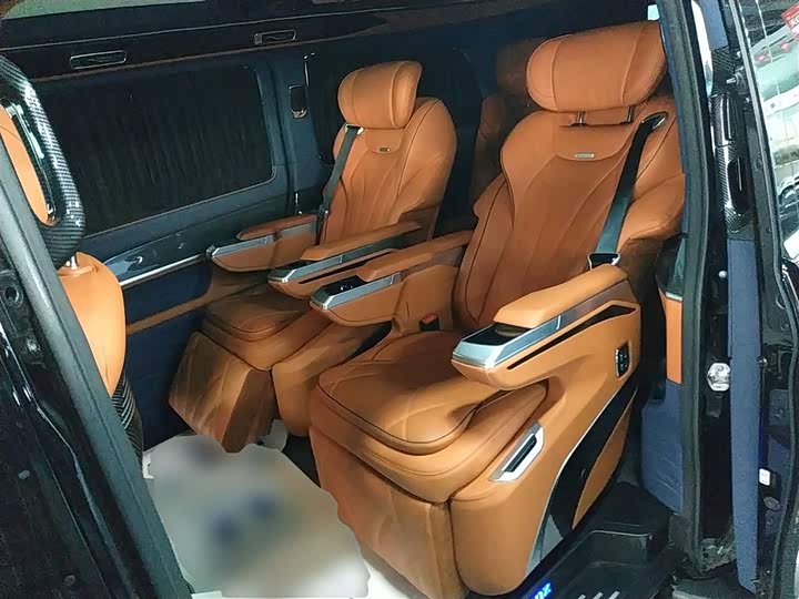 Фото 17 - Mercedes-Benz V-Class