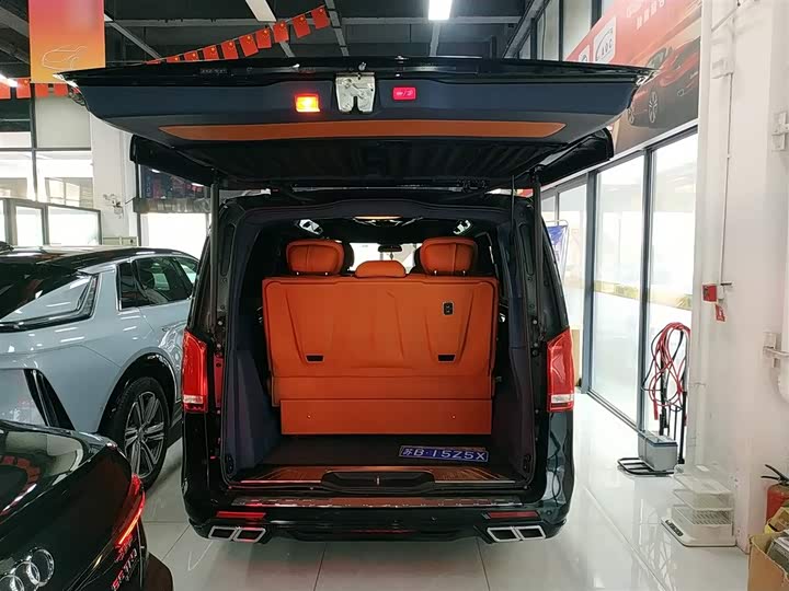 Фото 19 - Mercedes-Benz V-Class