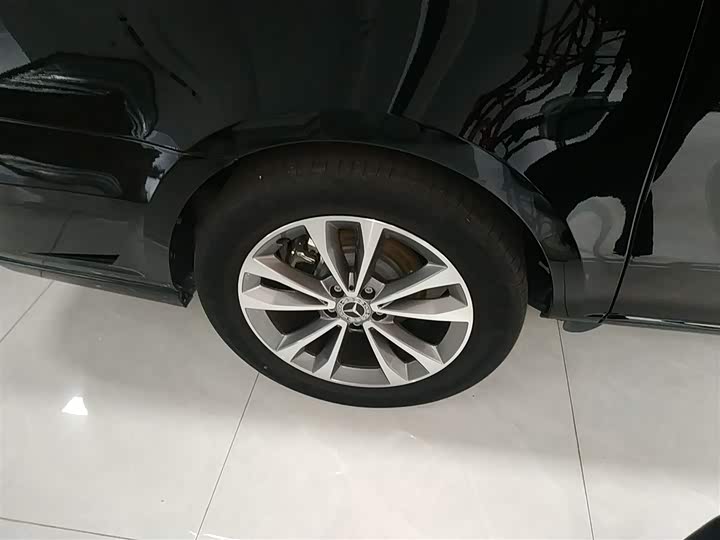 Фото 26 - Mercedes-Benz V-Class