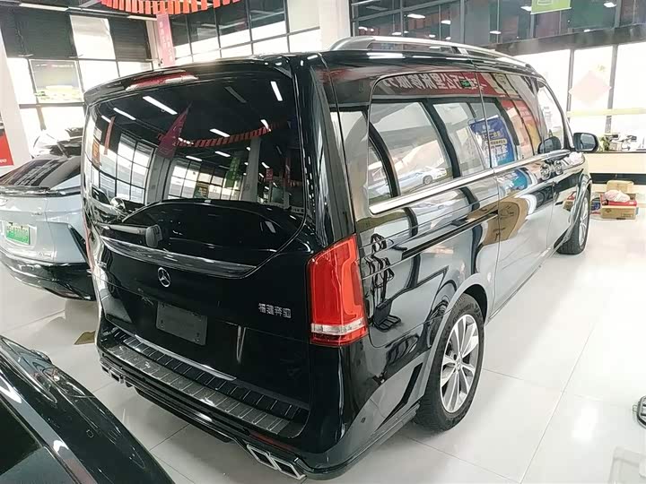 Фото 7 - Mercedes-Benz V-Class