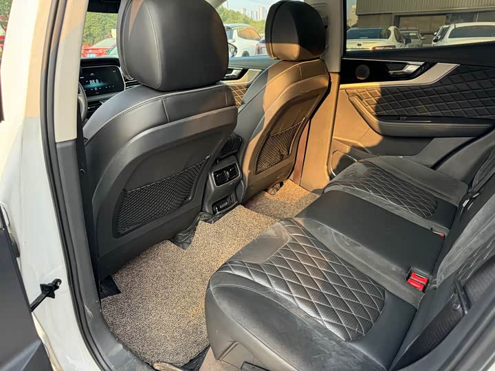 Фото 19 - Hongqi HS5