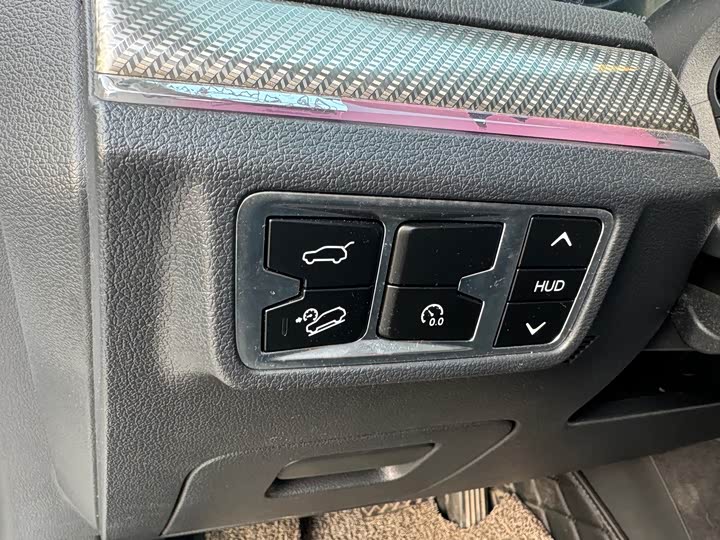 Фото 21 - Hongqi HS5