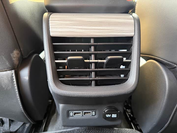 Фото 13 - Hongqi E-QM5