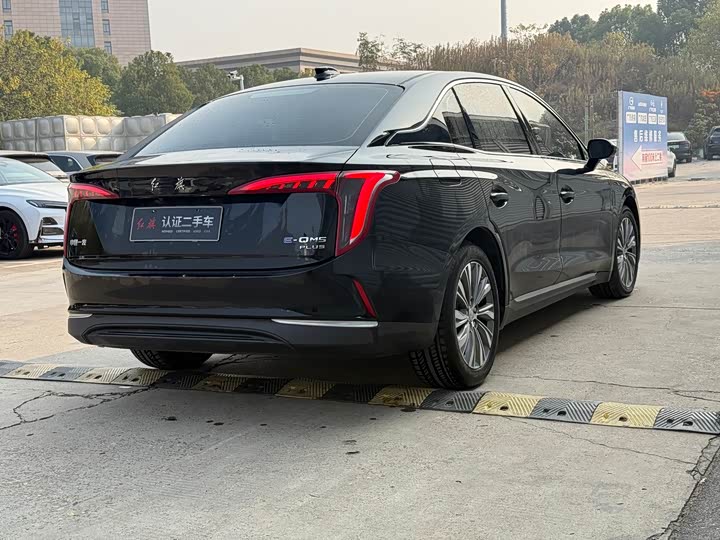 Фото 4 - Hongqi E-QM5