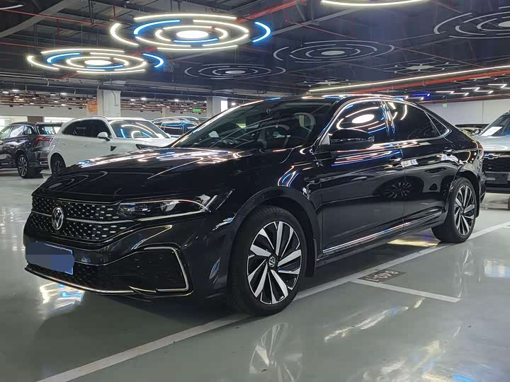 Фото 1 - Volkswagen Passat