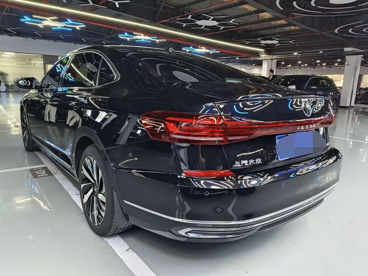 Фото 12 - Volkswagen Passat