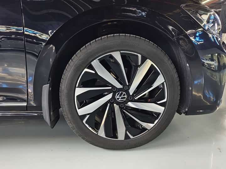 Фото 16 - Volkswagen Passat