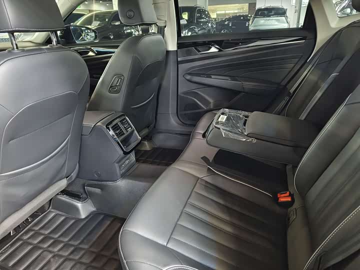 Фото 6 - Volkswagen Passat