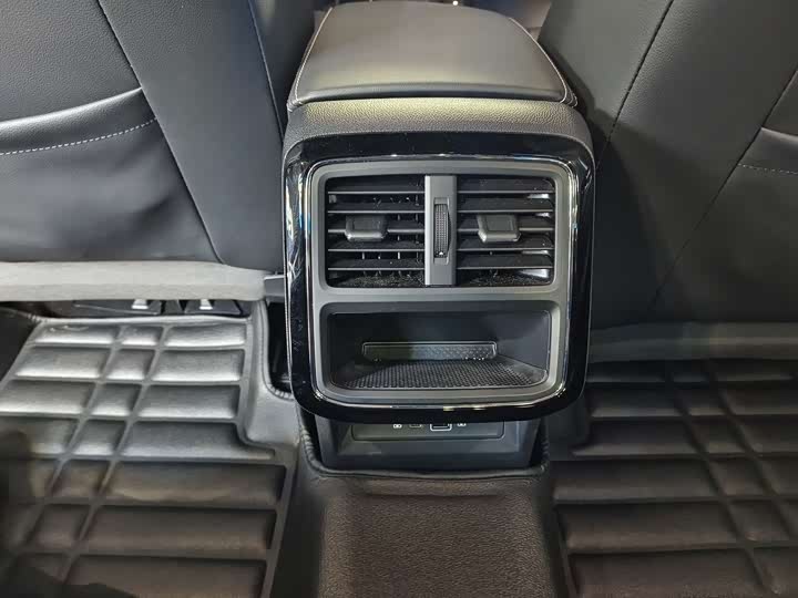 Фото 8 - Volkswagen Passat