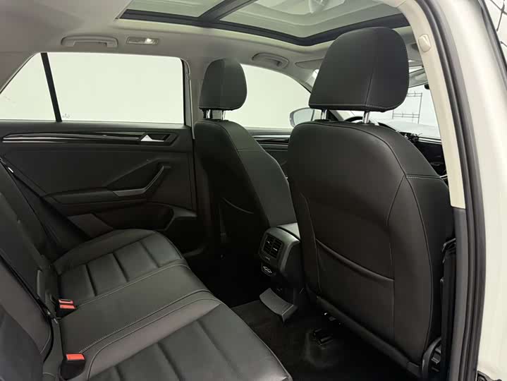 Фото 10 - Volkswagen T-Roc